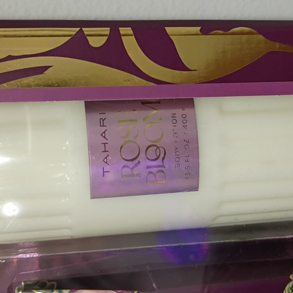 Tahari, NIB, Rose Bloom Body Care Collection, 4 Piece Set - Picture 8 of 8